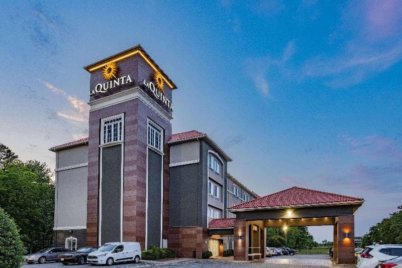 La Quinta Inn & Suites by Wyndham Norfolk Airport 3