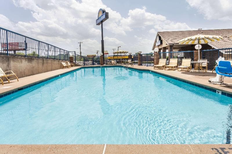 Days Inn By Wyndham Nashville N Opryland 4