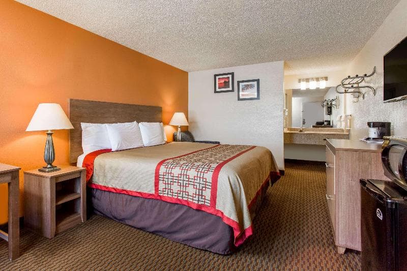 Days Inn by Wyndham Norfolk Airport 2