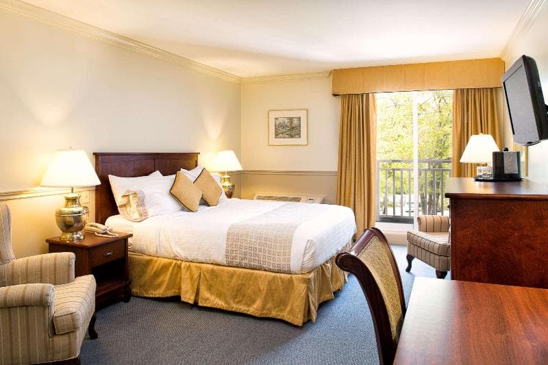 Inn on the Lake, Ascend Collection 3