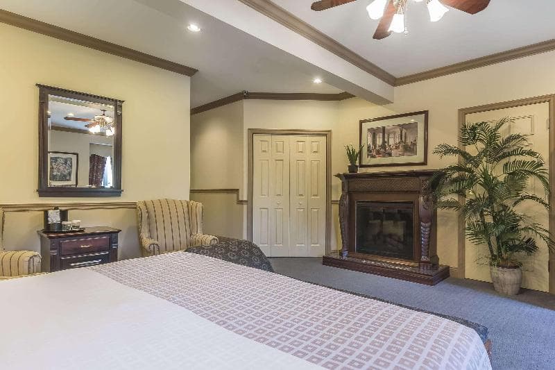 Inn on the Lake, Ascend Collection 4