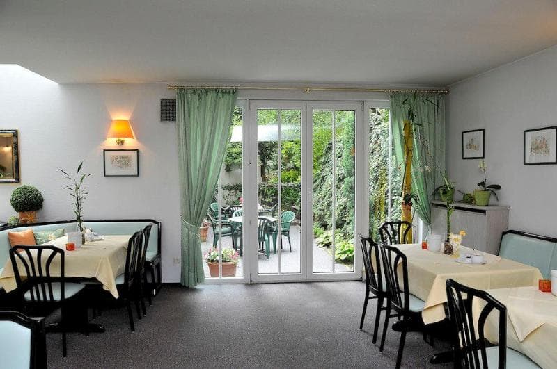 Garden Hotel 3