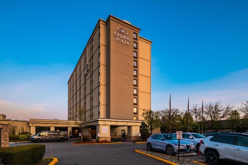 Crowne Plaza Newark Airport 5