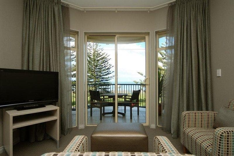 Shoreline Motel photo 1