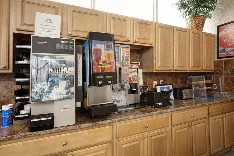 Americas Best Value Inn Smithtown Long Island 3