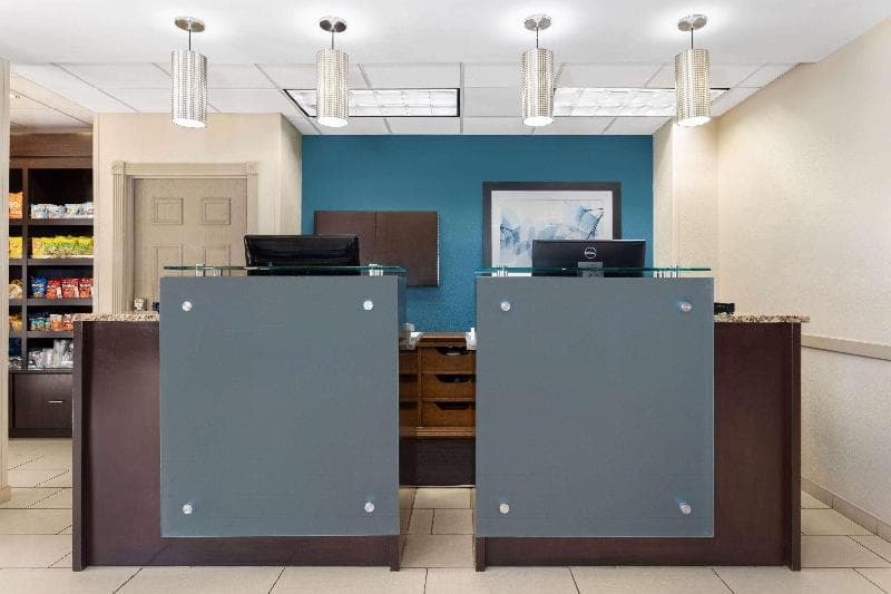 La Quinta Inn & Suites Bonita Springs Naples North 4