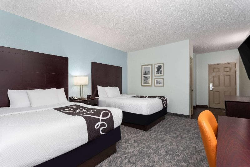La Quinta Inn & Suites Bonita Springs Naples North 3