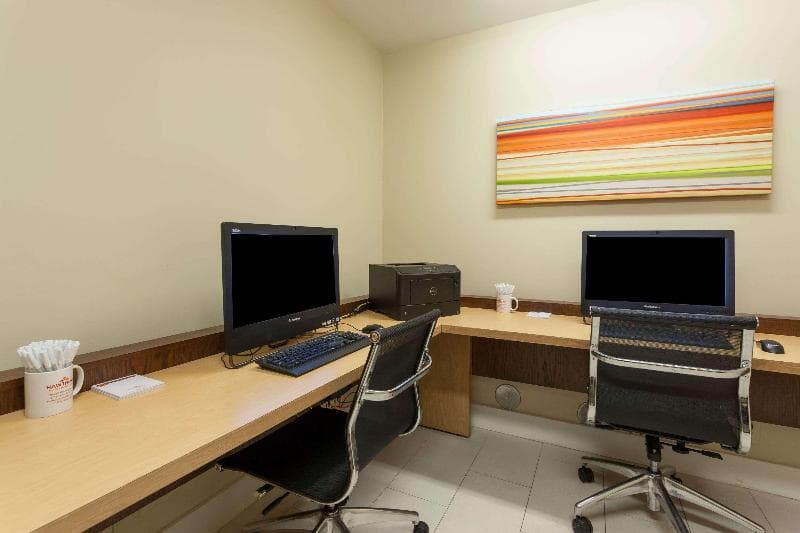 Mainstay Suites Detroit Farmington Hills 4