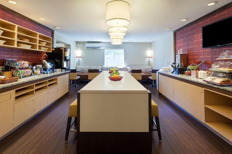 Mainstay Suites Detroit Farmington Hills 5