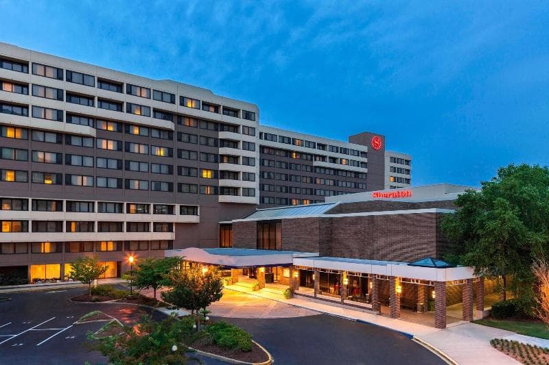 Sheraton Norfolk Waterside 2