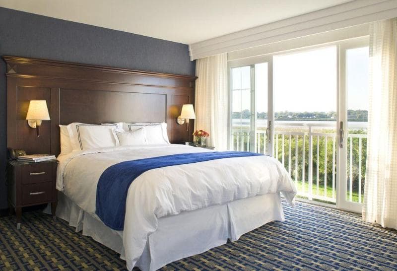 Newport Beach Hotel And Suites photo 1