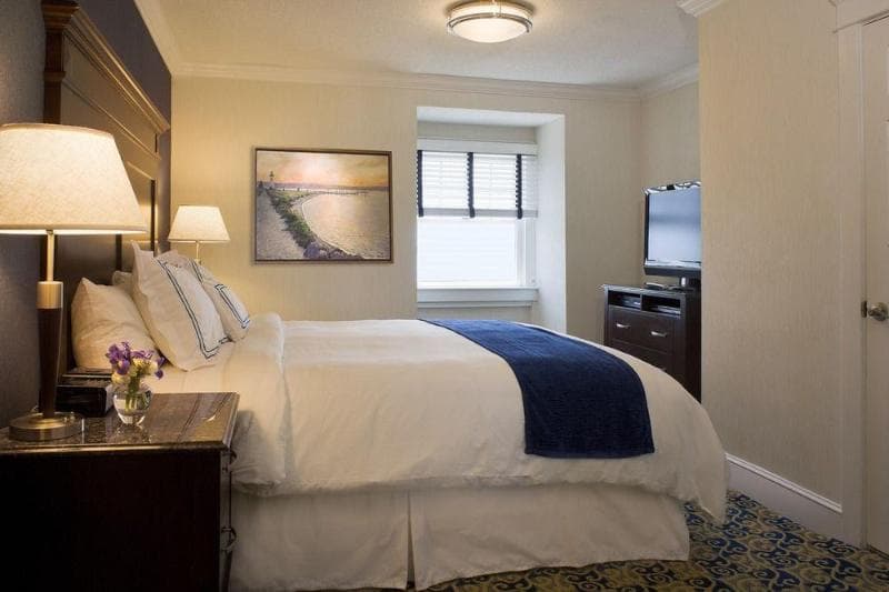 Newport Beach Hotel And Suites 3