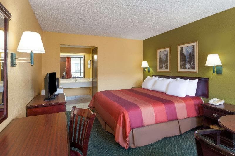 Days Inn by Wyndham Nashville Saint Thomas West Hospital photo 1