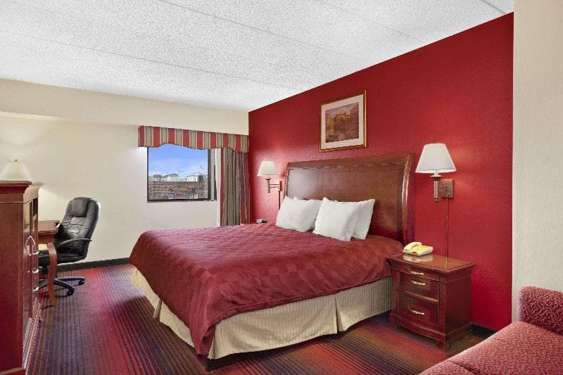 Ramada by Wyndham East Orange 5