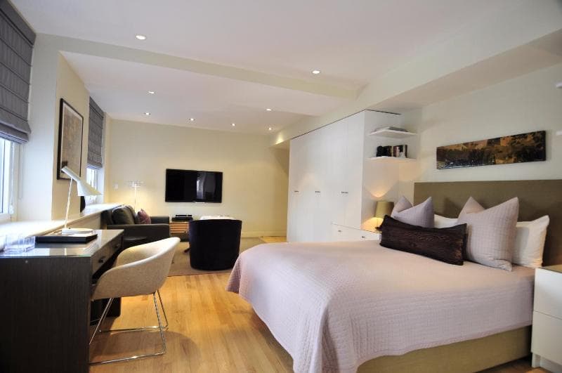 The Lombardy Hotel 5