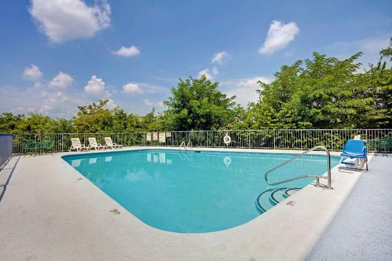 Super 8 by Wyndham Nashville/ Dntn/ Opryland Area 5