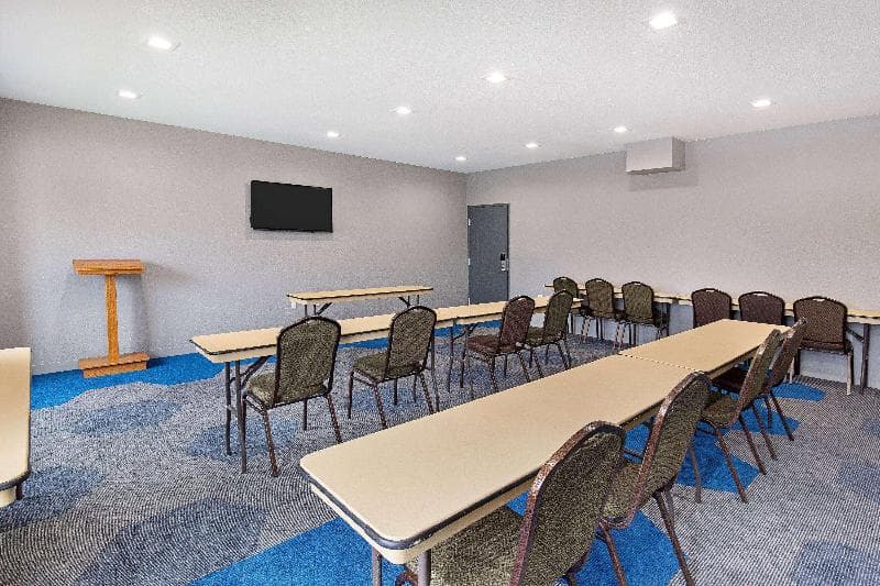 Microtel Inn & Suites by Wyndham Manchester 2
