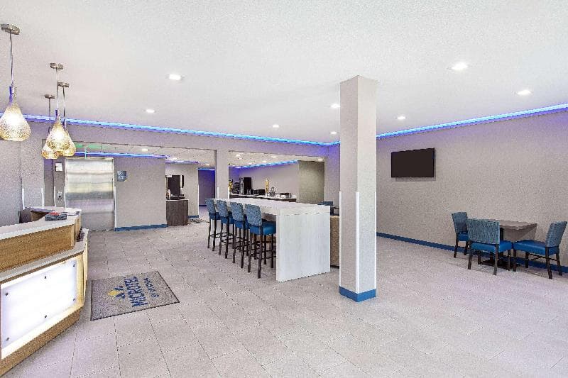 Microtel Inn & Suites by Wyndham Manchester 5