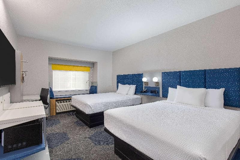 Microtel Inn & Suites by Wyndham Manchester 4