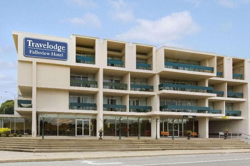 Travelodge By Wyndham Niagara Falls Fallsview photo 1