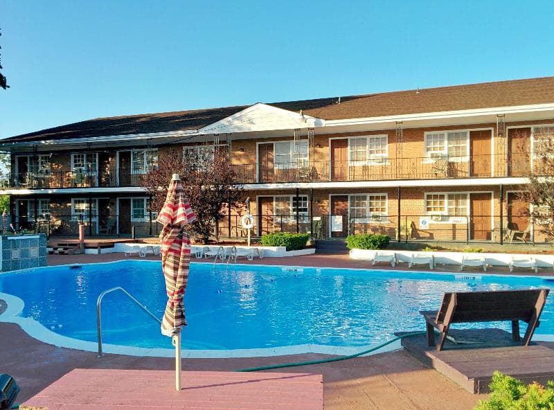 Budget Host East End Riverhead 5