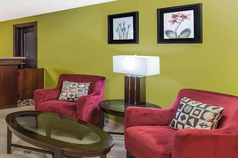Travelodge by Wyndham Newport 4
