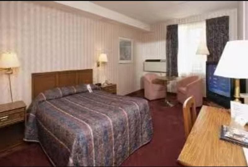 Travelodge by Wyndham Niagara Falls Lundys Lane 4