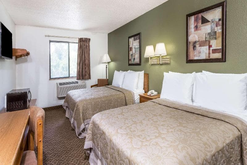 Super 8 by Wyndham Hampton photo 1