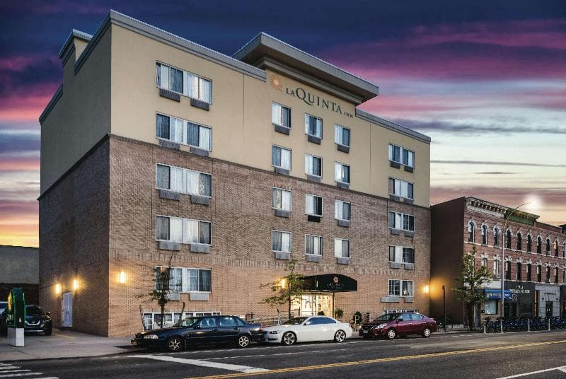 La Quinta Inn & Suites by Wyndham Brooklyn Downtown photo 1