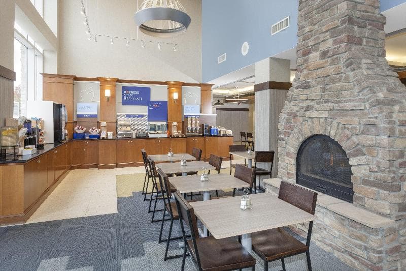 Holiday Inn Express & Suites Long Island-East End 4