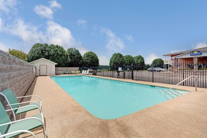 Days Inn by Wyndham Joelton/Nashville 4