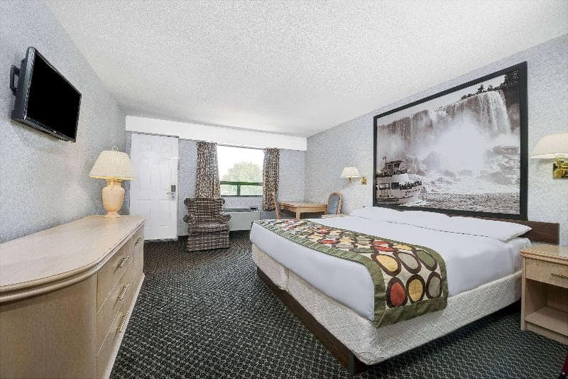 Super 8 By Wyndham Niagara Falls North 3