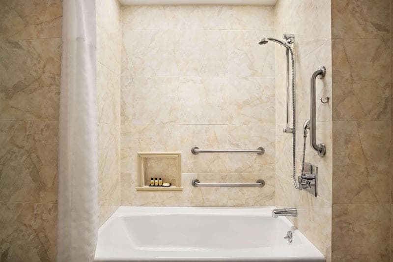 Wyndham Newport Hotel 5