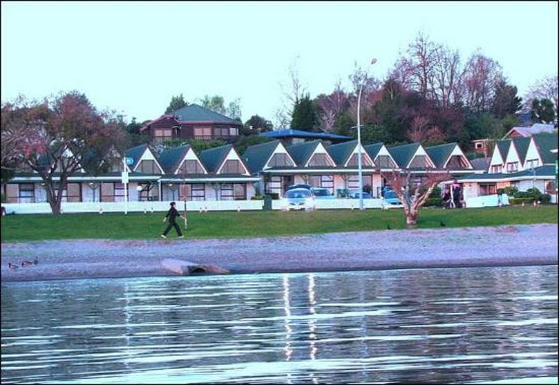 Gables Lakefront Motel 4