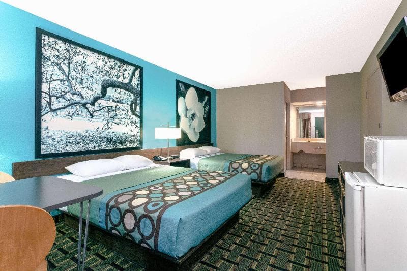 Super 8 by Wyndham Brunswick South/I-95 photo 1