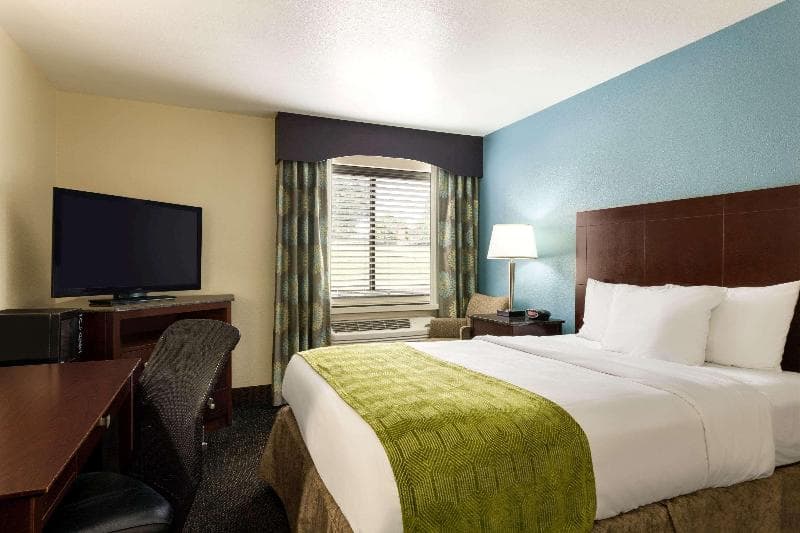 Super 8 By Wyndham Nashville East photo 1