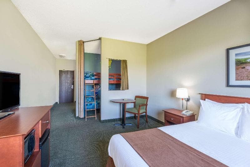 Super 8 By Wyndham Windsor 5