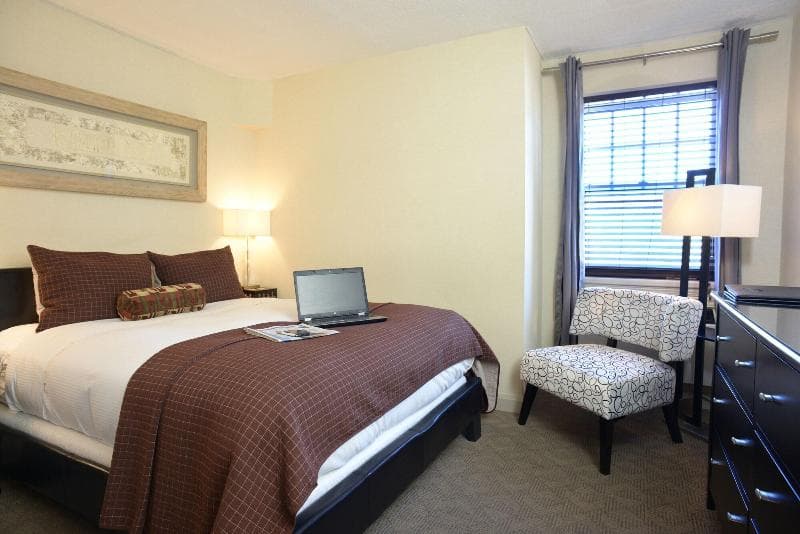 The Shaw Club Hotel 4