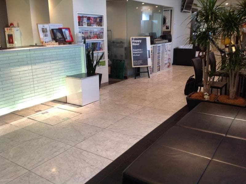 Hamilton Hotel Black 5