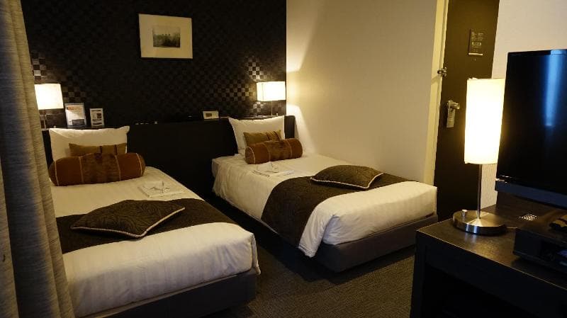 Hamilton Hotel Black photo 1
