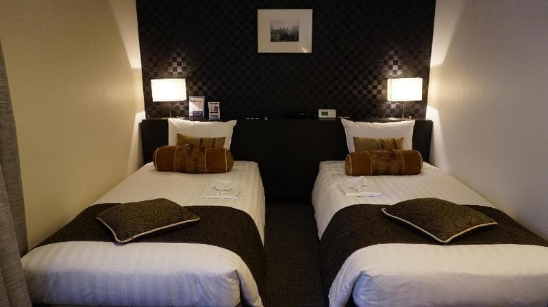 Hamilton Hotel Black 4