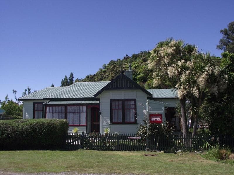 The Station House Motel 4