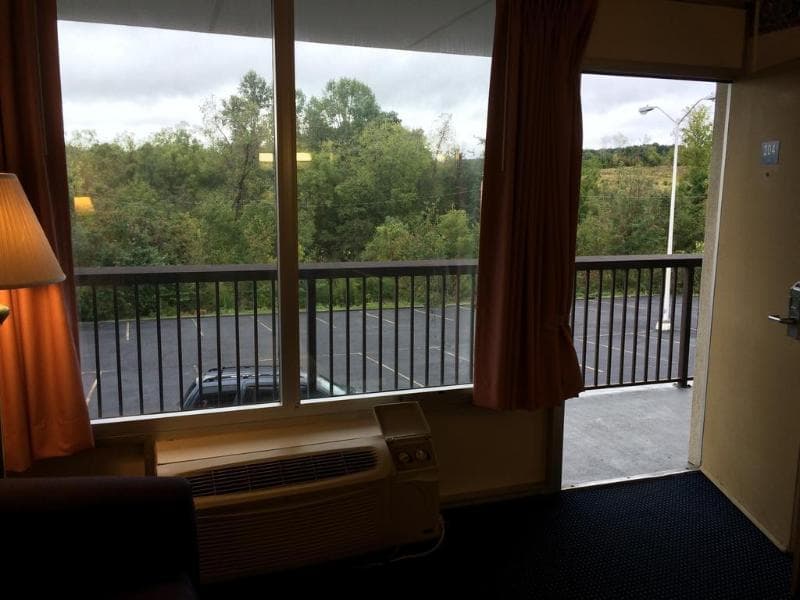 Knights Inn Newport 5