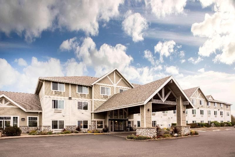 La Quinta Inn & Suites by Wyndham Newport photo 1