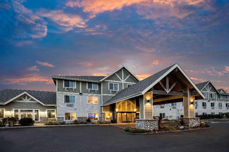 La Quinta Inn & Suites by Wyndham Newport 3