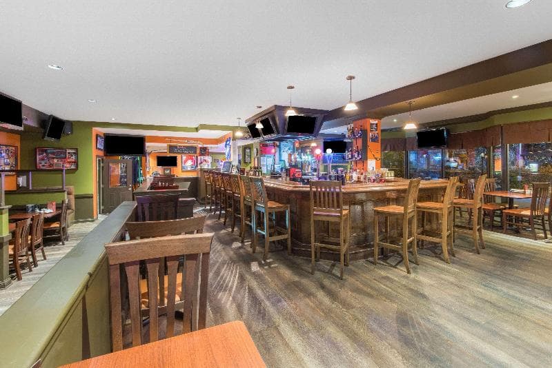 Ramada Plaza by Wyndham Niagara Falls 3