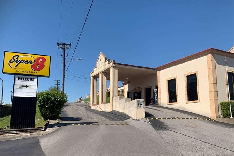Super 8 By Wyndham Nashville Near Downtown / I-40 3