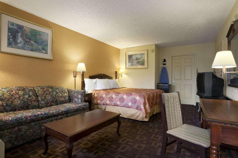 Days Inn By Wyndham Nashville Airport 5