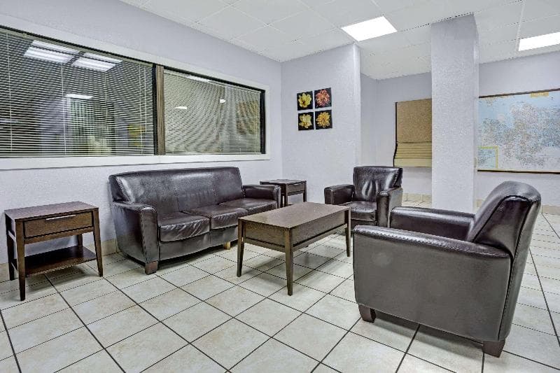 Days Inn by Wyndham Norfolk Military Circle 4