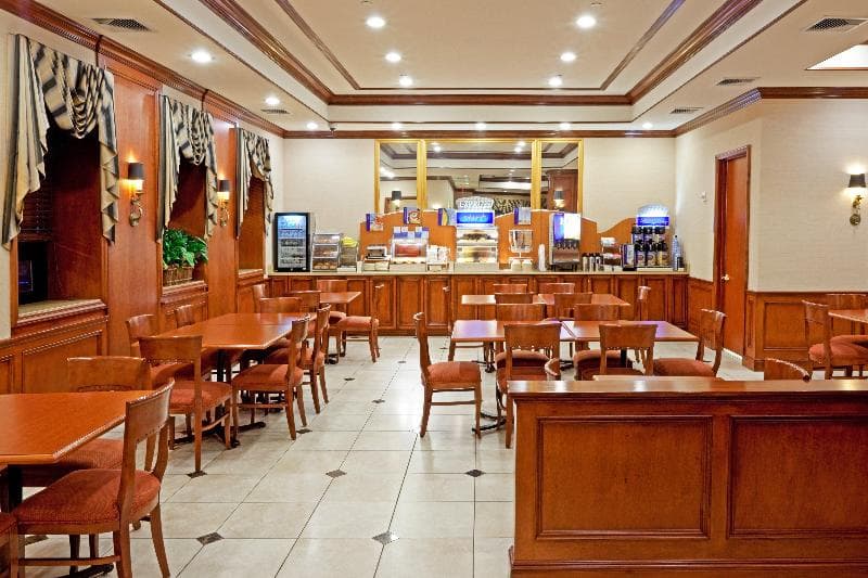 Holiday Inn Express Lynbrook - Rockville Centre photo 1